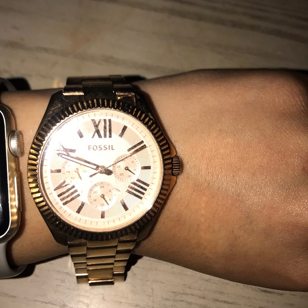 Sold gold fossil watch sold